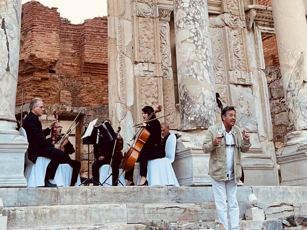 Speech before dinner with the orchestra members in the background